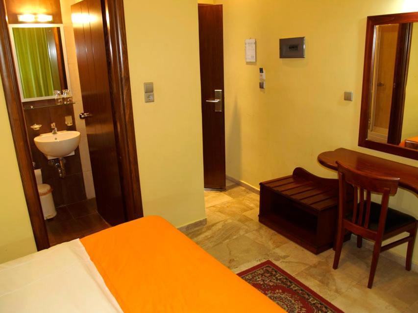 Hotel Filoxenia Ханя Екстериор снимка