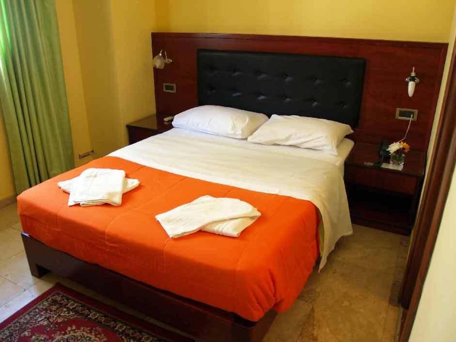 Hotel Filoxenia Ханя Стая снимка