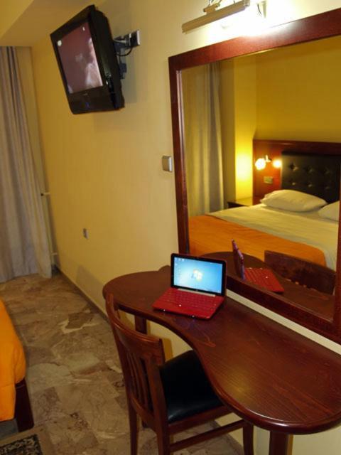 Hotel Filoxenia Ханя Стая снимка